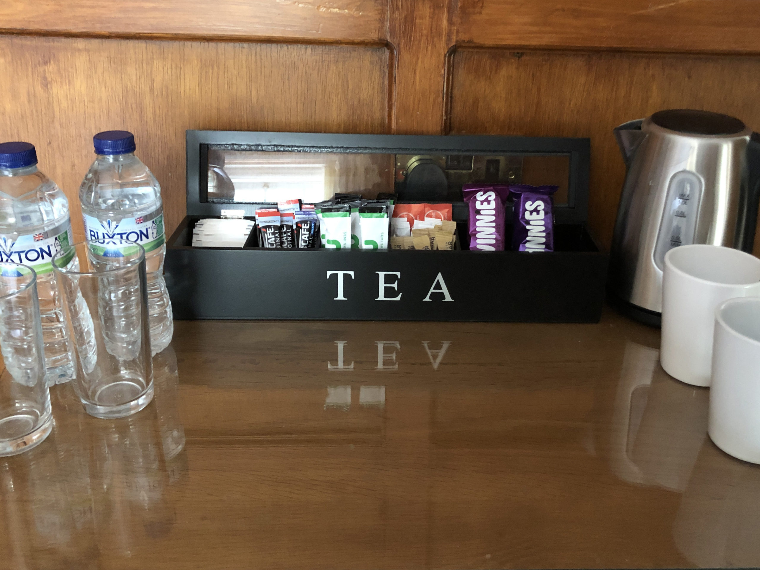 Room 02 tea station 01